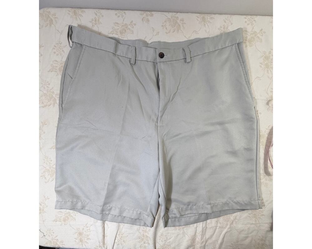 Haggar Mens Dress Shorts Size 38 Light Gray Flat Front Polyester Casual Golf